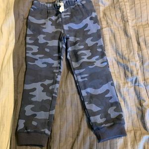 Carter’s Boys Sweatpants size 5T   NWOT

Smoke/pet free home